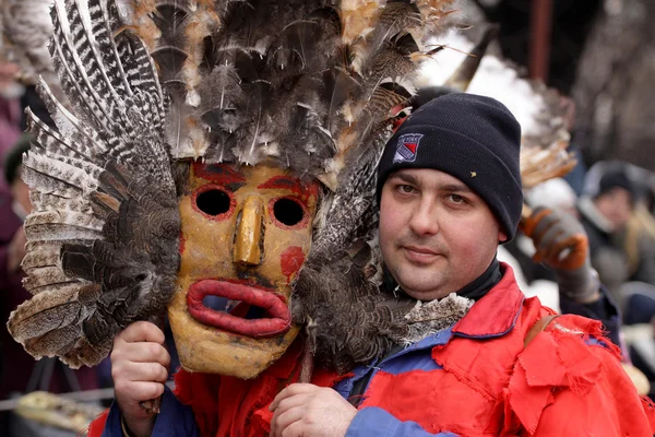 Hombre disfrazado de mascarada tradicional — Foto de Stock