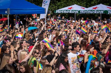 Sofya, Bulgaristan - 18 Haziran 2022: LGBT hakları lezbiyeni, eşcinsel, transeksüel ve biseksüel destekleme amaçlı Sofya Onur etkinliği 15 'inci kez Sofya' da düzenleniyor.