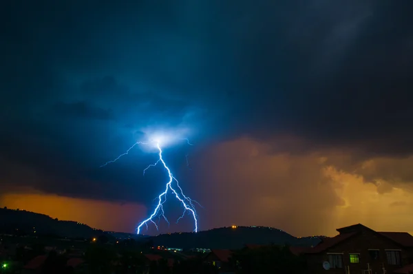 Y villámcsapás megfordítja — Stock Fotó