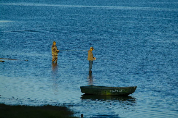 Pêche en filature dans la mer bleue — Photo