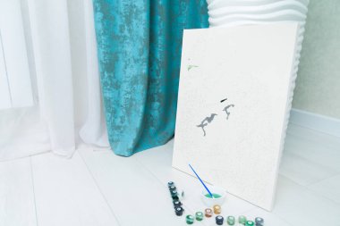 En iyi resim fırçasını çizmek, resim yapmak için evde numaralarla resim yapmak hobisi.