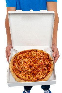 bir açık pizza kutusunun resmi.