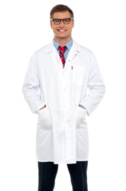 şık yakışıklı erkek doktor portresi