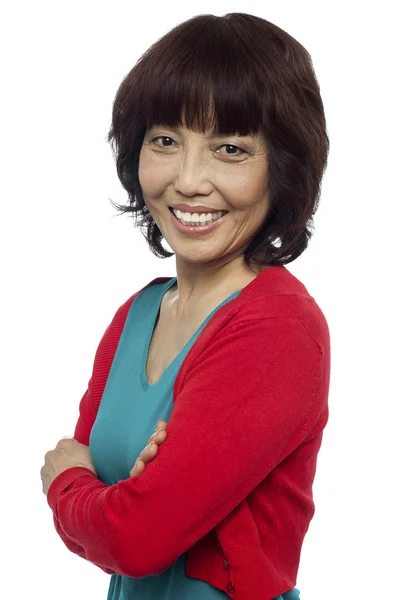 Side pose of smiling asian woman, arms crossed — Stock Photo, Image