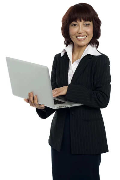 Portrait of a businesswoman working on laptop — Stock Photo, Image