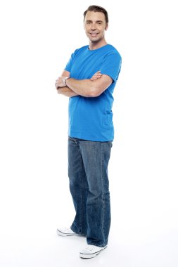 yakışıklı adam kollarını tutmak geçti, rahat atış