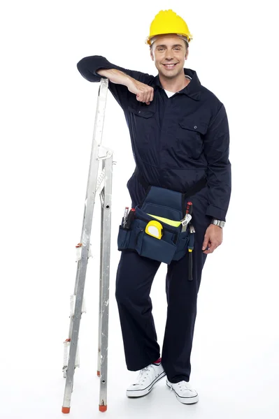 Industrial engineer resting his hands on stepladder — Stock Photo, Image