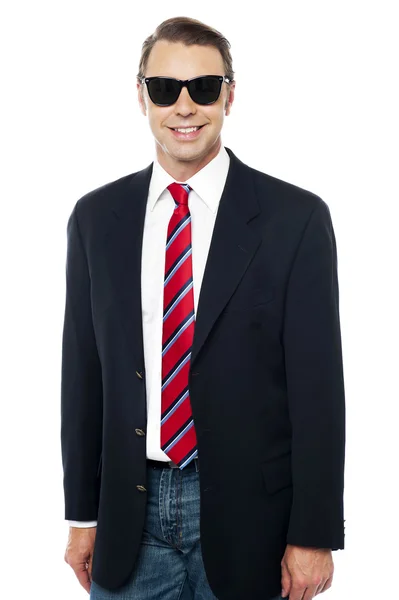 Consultor de negócios na moda usando óculos escuros — Fotografia de Stock