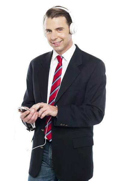 Relaxed business executive tuned into music — Stock Photo, Image