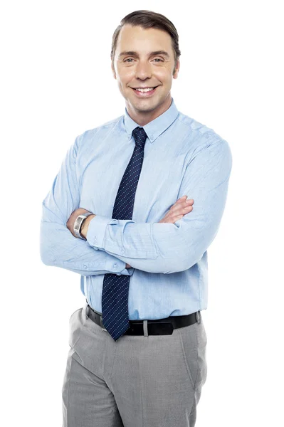 Smiling young team leader keeping his arms folded — Stock Photo, Image