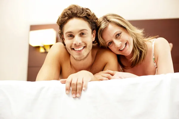 Love couple cuddling — Stock Photo, Image