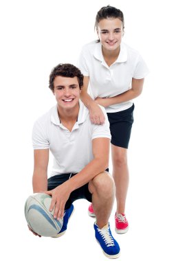 Spor kıyafetleri içinde büyüleyici futbol takım oyuncuları
