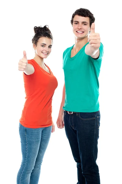 Teen love couple showing thumbs up to camera — Stock Photo, Image