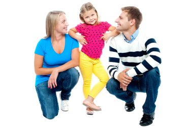 mutlu bir aile ile çocuk birlikte beyaz izole