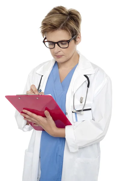 Medical practitioner writing prescription — Stock Photo, Image