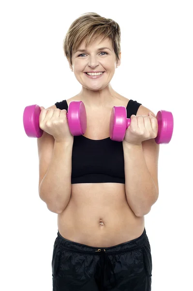 운동 중간 나이 든 여자의 초상화 — 스톡 사진