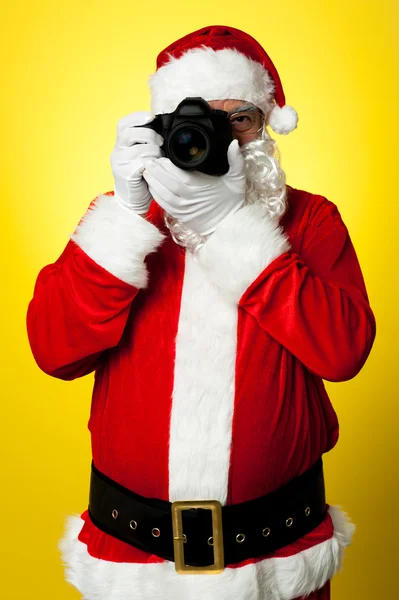 Sorria, por favor! Santa captura de uma moldura perfeita — Fotografia de Stock