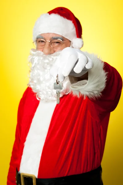 Aged Santa dangling a key — Stock Photo, Image