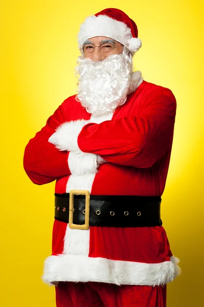 Confident male Santa posing with arms folded — Stock Photo, Image