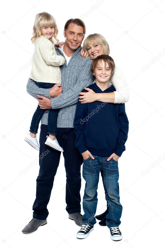 愛情のこもった 4 人家族の冬の衣装でポーズ ストック写真 C Stockyimages