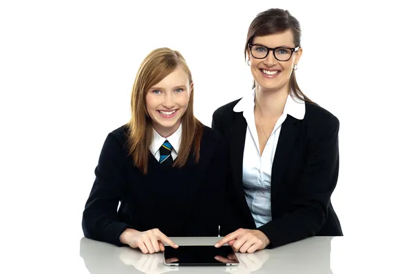 Tutor and student duo operating tablet pc — Stock Photo, Image