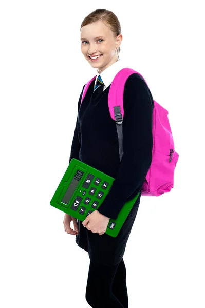 Chica de la escuela posando con mochila y calculadora — Foto de Stock