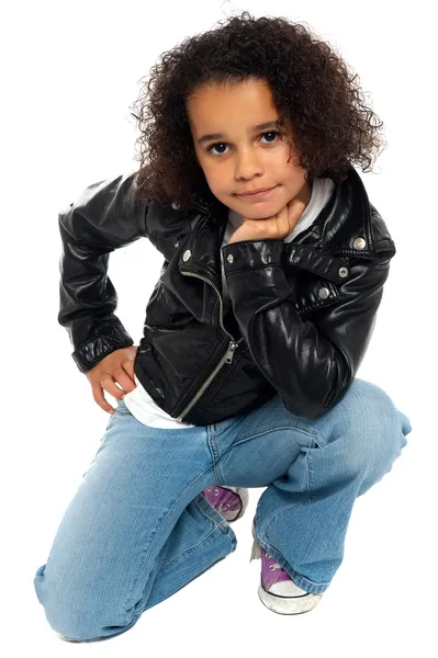 Afro niño americano posando con estilo a la cámara — Foto de Stock