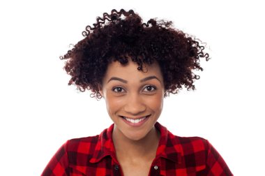 yüz closeup kıvırcık saçlı afro Amerikan modeli