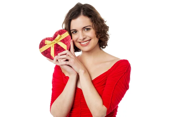 Woman closely holding gift from her boyfriend — Stock Photo, Image