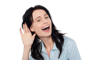 gizlice dinleme gülümseyen güzel kadın