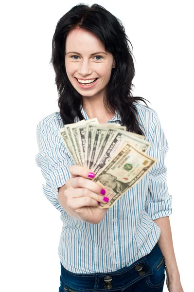 Jonge vrouw met dollars in haar handen — Stockfoto