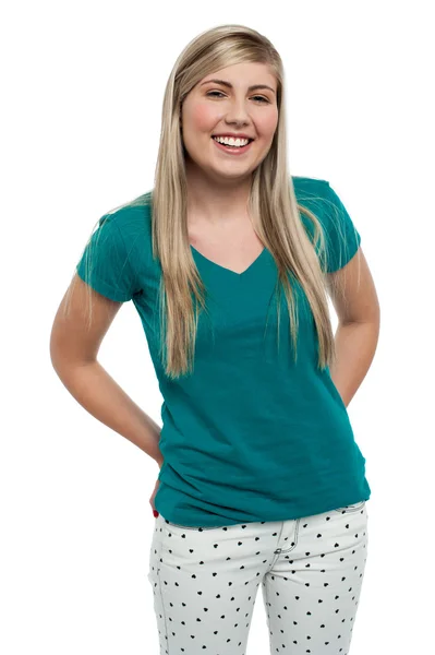 Długie włosy blond teen dziewczyna w modne — Zdjęcie stockowe