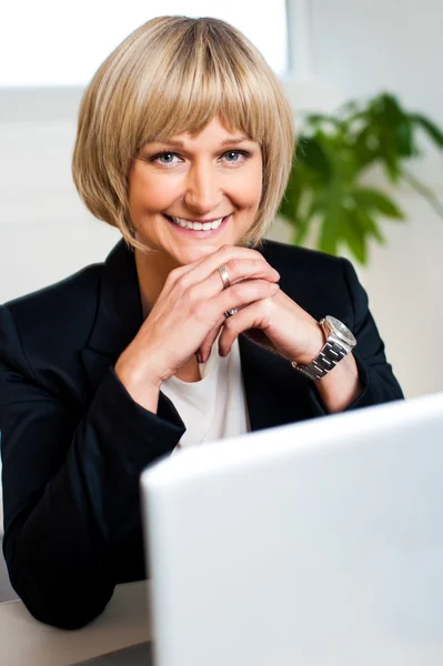 Attractive blonde business executive posing — Stock Photo, Image