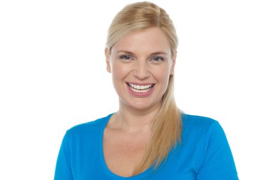 encantadora joven atractiva