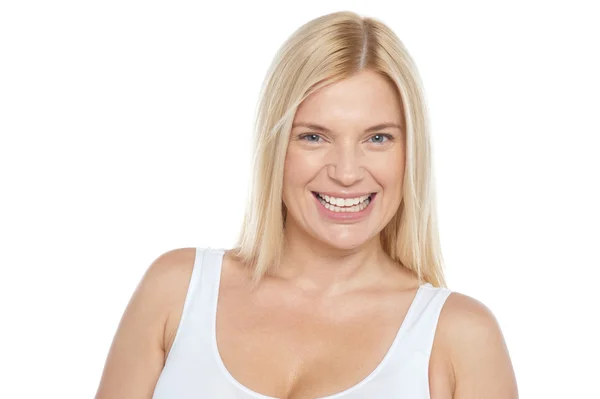 Hinreißende Mode Frau in ärmellosem Top — Stockfoto