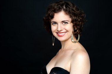 gülümseyen kadın giyim Tasarımcısı straplez sütyen