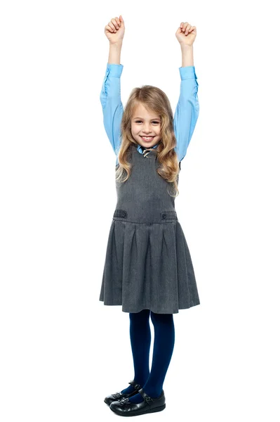 Criança alegre levantando as mãos em excitação — Fotografia de Stock