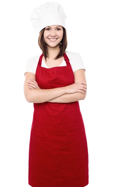 Młoda kobieta kucharz z założonymi rękami — Zdjęcie stockowe