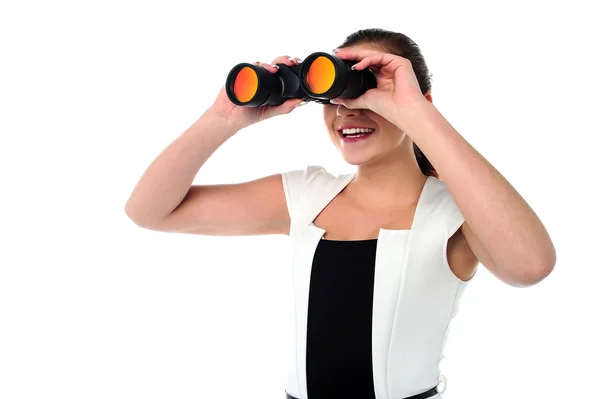 Señora mirando a través del binocular —  Fotos de Stock