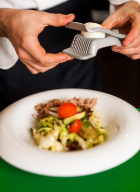 attı salata, hizmet hazır