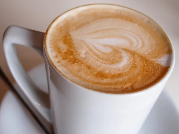 Frisch gebrühter Kaffee serviert — Stockfoto