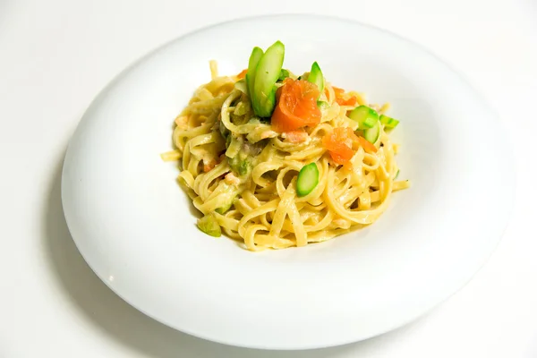 Fettuccine pasta met zalm — Stockfoto