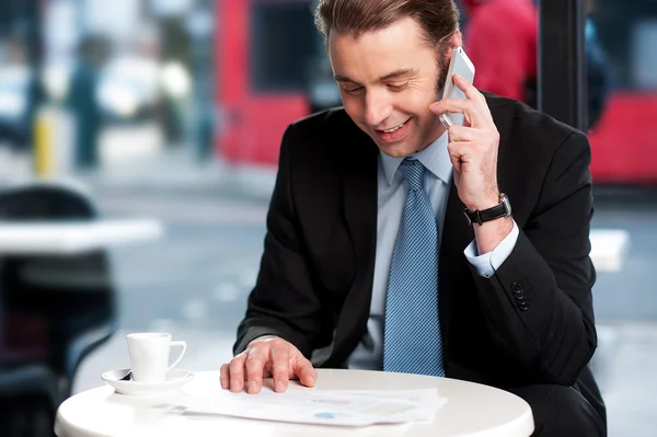 Hej, vad ska jag beställa? Vad är bäst här? — Stockfoto