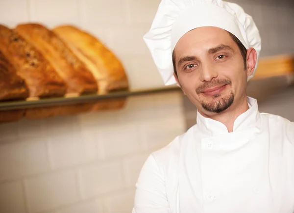 Proprietário da padaria vestido com traje de chef — Fotografia de Stock