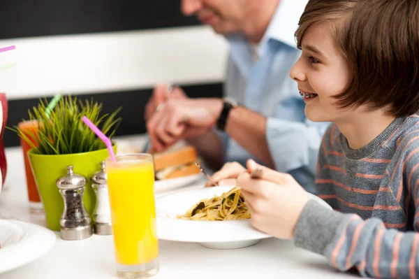 Dad and son in restaurant — Stock Photo, Image