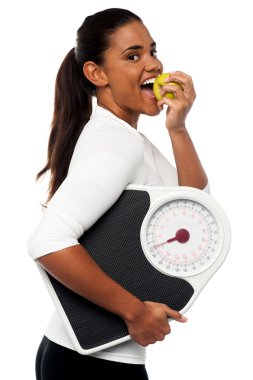 Günde bir elma doktoru uzak tutar.