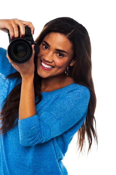 Woman taking a snap, smile please — Stock Photo, Image
