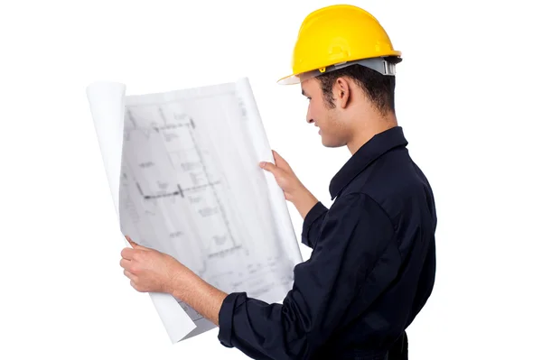 Stavební dělník revize plán — Stock fotografie