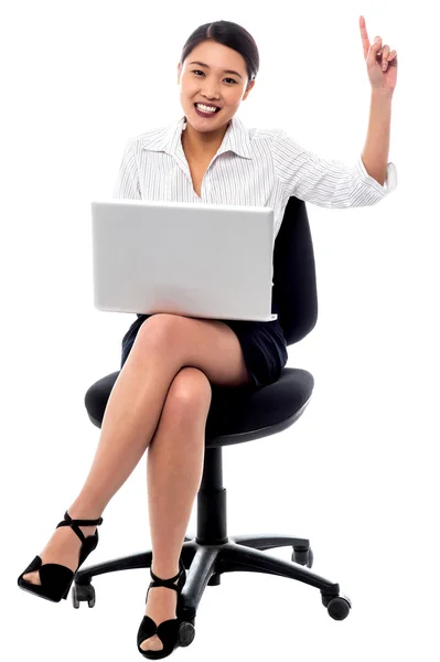 Attractive woman working on laptop — Stock Photo, Image