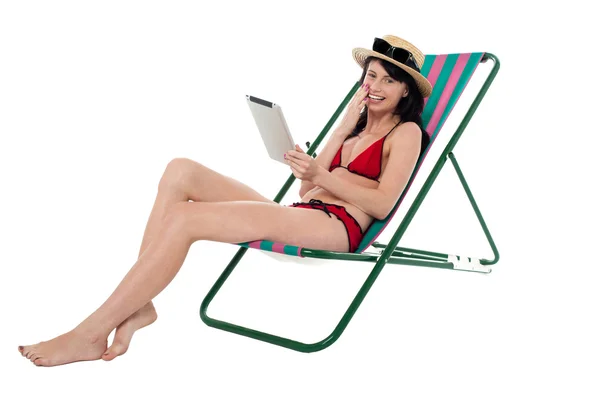 Bikini woman holding touch screen tablet device — Stock Photo, Image